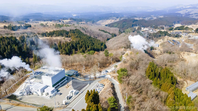 Waita Second Geothermal Power Plant and the Waita area of Oguni Town (Provided by Furusato Netsuden Co., Ltd.)
