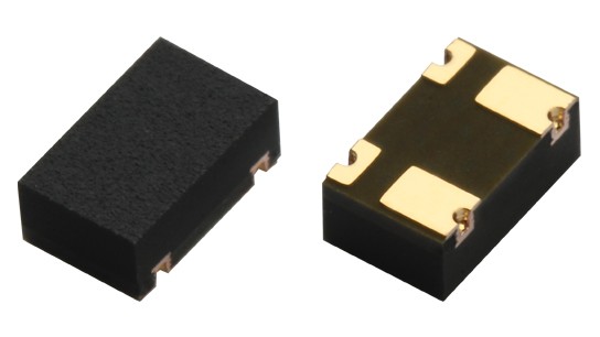 使用可实现高密度安装的 P-SON4 封装的具有高断态状态输出端子电压额定值的新光继电器产品的封装：TLP3483、TLP3484。 