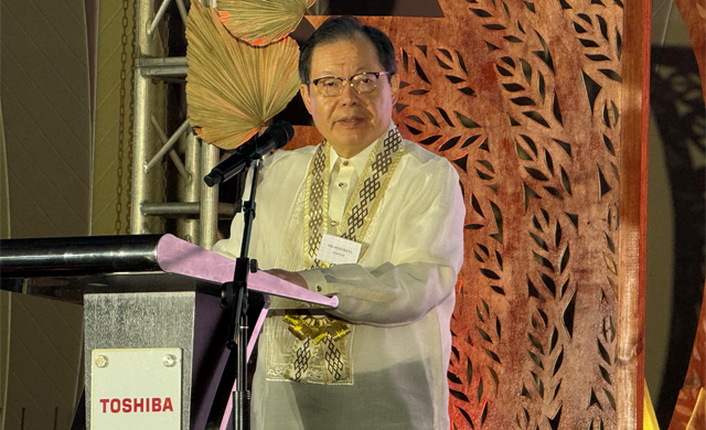 Koji Ikeya, Corporate Officer and Corporate Senior Executive Vice President, Toshiba Corporation, giving congratulatory remarks.